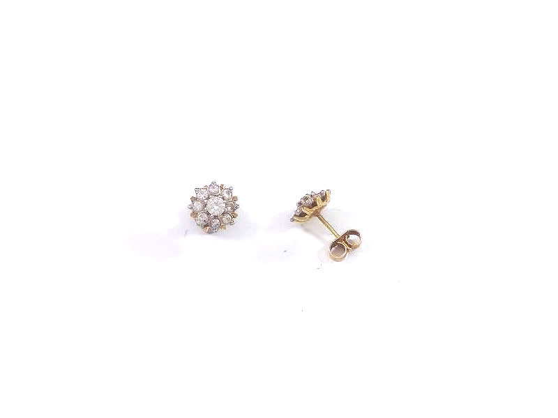 15CT WHITE AND YELLOW GOLD, DIAMOND CLUSTER EARSTUDS (5.1)